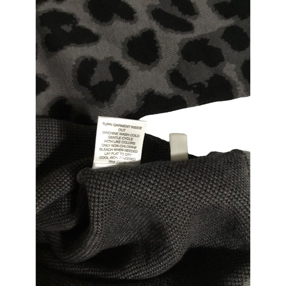 New York & Company Black and Gray Animal Print Top NWT Size M - Picture 6 of 10